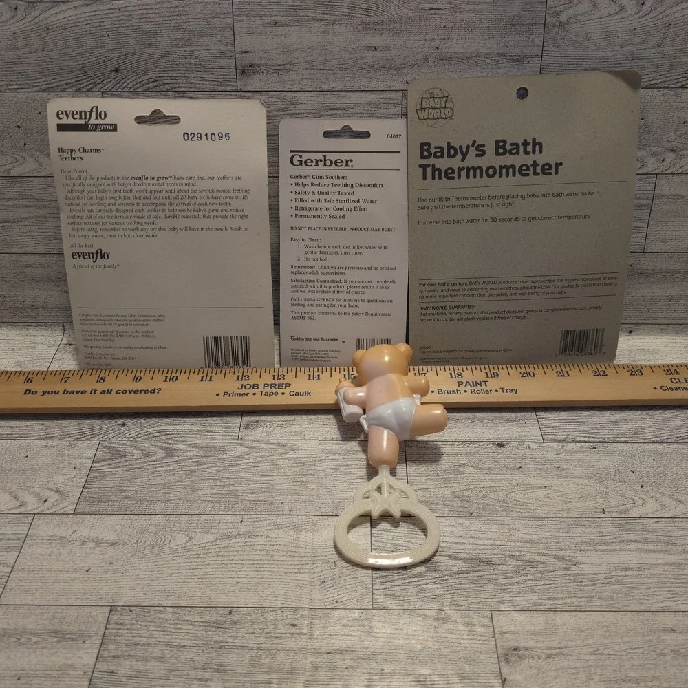 Lot of 4 Vintage Baby Items Rattle Bath Thermometer Bear‎ Play - Picture 6 of 13